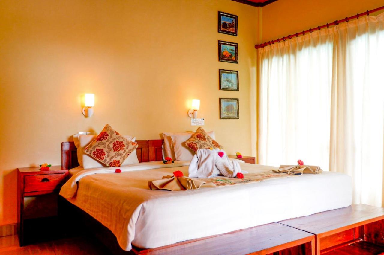 Amed Cafe & Hotel Kebun Wayan Экстерьер фото